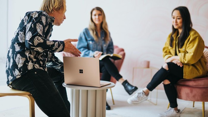 Strategi Jualan di TikTok Shop & Shopee yang Bikin Laku 5 Kolaborasi Strategis dengan Affiliator