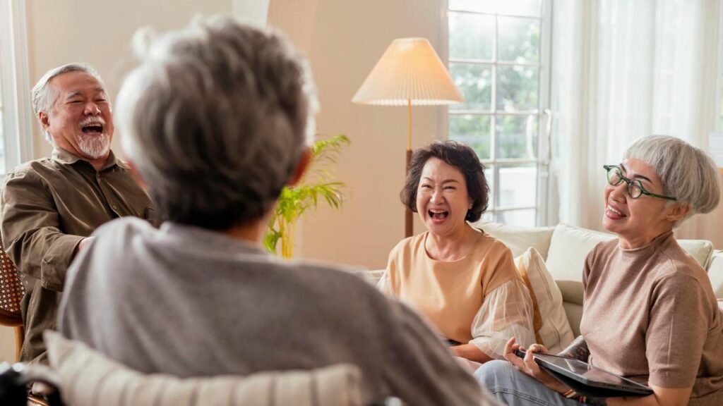 10 Tips Menjaga Kesehatan untuk Lansia yang Wajib Diterapkan Setiap Hari 5 interaksi sosial lansia tips menjaga kesehatan untuk lansia